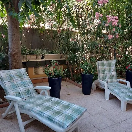 Apartment Renove En Rez De Jardin Climatise Cannes
